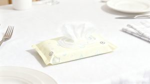 Supplier Tisu Basah dengan Sertifikasi ISO 9001 Kapasitas Produksi 50 Kontainer Bulanan dan Kemasan Berkelanjutan untuk Efisiensi Biaya Restoran